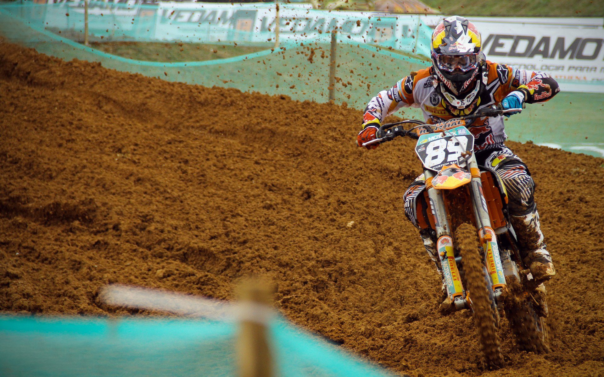 “漂移王者：弯道飞旋的速度舞蹈”，漂移入弯教学